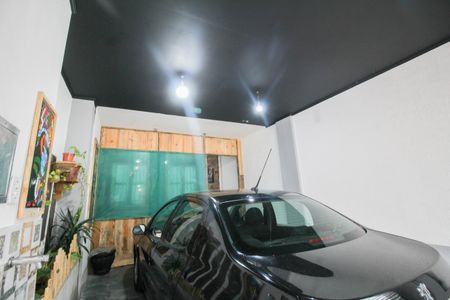 Casa à venda com 233m², 2 quartos e 10 vagas Casa à venda com 233m², 2 quartos e 10 vagasGaragem