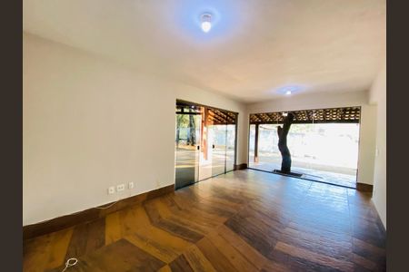 Casa à venda com 2000m², 2 quartos e 6 vagas Casa à venda com 2000m², 2 quartos e 6 vagasQuarto 2