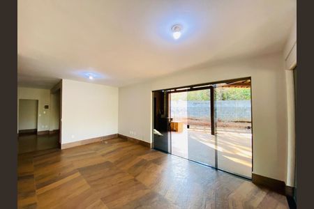 Casa à venda com 2000m², 2 quartos e 6 vagas Casa à venda com 2000m², 2 quartos e 6 vagasQuarto 2