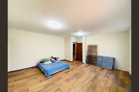 Casa à venda com 2000m², 2 quartos e 6 vagas Casa à venda com 2000m², 2 quartos e 6 vagasQuarto 1