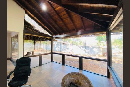 Casa à venda com 2000m², 2 quartos e 6 vagas Casa à venda com 2000m², 2 quartos e 6 vagasSala