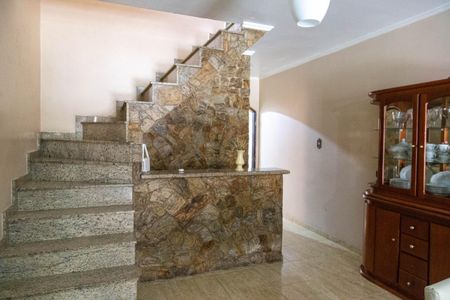 Casa à venda com 300m², 3 quartos e 6 vagas Casa à venda com 300m², 3 quartos e 6 vagasSala