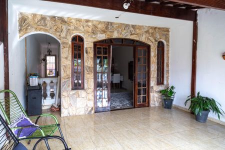 Casa à venda com 300m², 3 quartos e 6 vagas Casa à venda com 300m², 3 quartos e 6 vagasVaranda da Sala