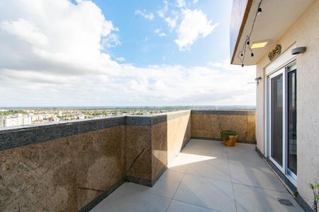 Apartamento à venda com 190m², 4 quartos e 3 vagasVaranda