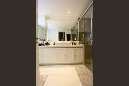 Apartamento à venda com 162m², 2 quartos e 3 vagasBanheiro da Suíte 2