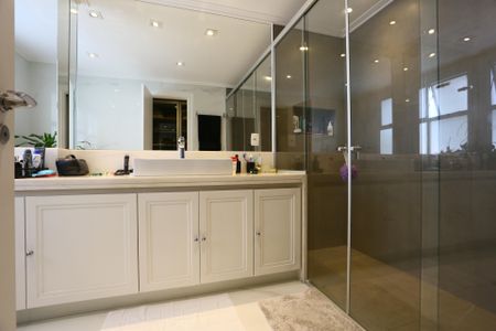 Apartamento à venda com 162m², 2 quartos e 3 vagasBanheiro da Suíte 2