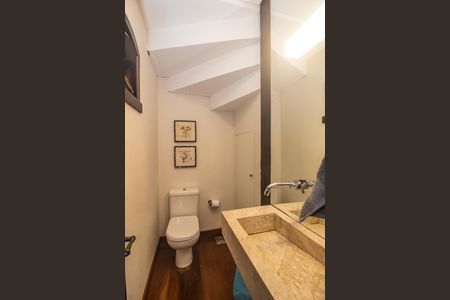 Casa à venda com 300m², 4 quartos e 5 vagasLavabo