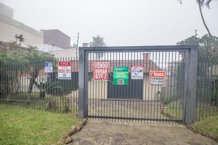 Casa à venda com 300m², 4 quartos e 5 vagasFachada e placa