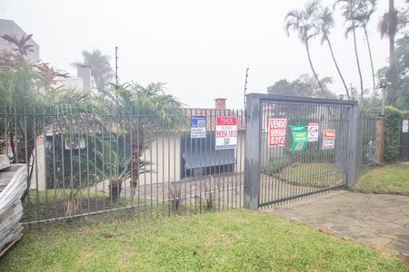 Casa à venda com 300m², 4 quartos e 5 vagasFachada e placa