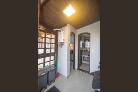 Casa à venda com 300m², 4 quartos e 5 vagasCorredor