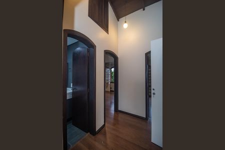 Casa à venda com 300m², 4 quartos e 5 vagasCorredor