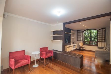 Casa à venda com 300m², 4 quartos e 5 vagasSala 2