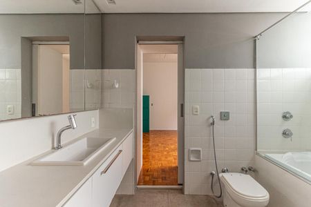 Apartamento à venda com 244m², 4 quartos e 1 vagaBanheiro da Suíte 3