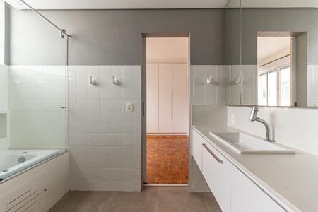 Apartamento à venda com 244m², 4 quartos e 1 vagaBanheiro da Suíte 3