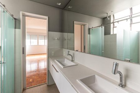 Apartamento à venda com 244m², 4 quartos e 1 vagaBanheiro da Suíte 1