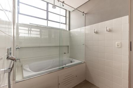 Apartamento à venda com 244m², 4 quartos e 1 vagaBanheiro da Suíte 3