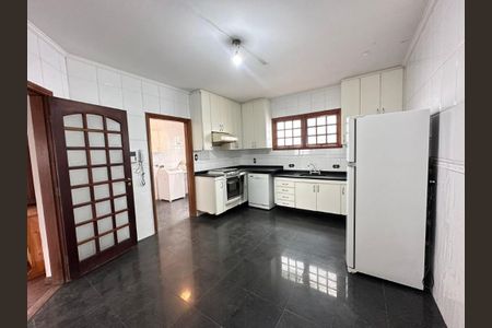 Casa à venda com 300m², 5 quartos e 4 vagas Casa à venda com 300m², 5 quartos e 4 vagasFoto 08