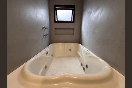 Casa para alugar com 160m², 3 quartos e 4 vagasBanheiro Suíte