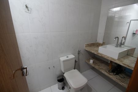 Casa de condomínio à venda com 180m², 3 quartos e 1 vagaBanheiro Social