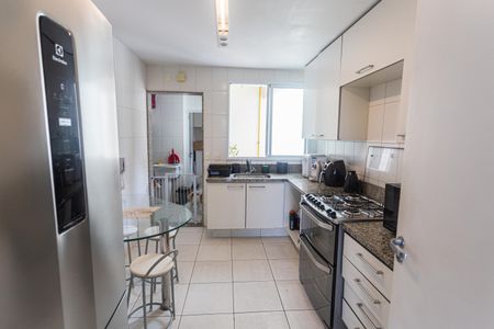Apartamento à venda com 120m², 4 quartos e 2 vagas Apartamento à venda com 120m², 4 quartos e 2 vagasCozinha