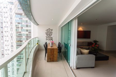 Apartamento à venda com 120m², 4 quartos e 2 vagas Apartamento à venda com 120m², 4 quartos e 2 vagasVaranda da Sala