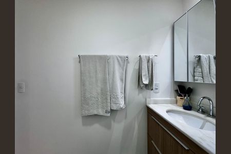 Apartamento à venda com 83m², 2 quartos e 2 vagas Apartamento à venda com 83m², 2 quartos e 2 vagasBanheiro Suíte 1