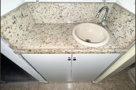 Apartamento à venda com 55m², 2 quartos e 1 vaga Apartamento à venda com 55m², 2 quartos e 1 vagaBanheiro