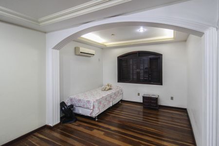 Casa para alugar com 250m², 4 quartos e 2 vagasSuíte 1