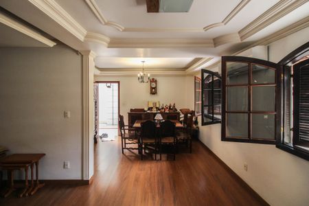 Casa para alugar com 250m², 4 quartos e 2 vagasSala
