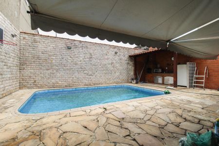 Casa para alugar com 250m², 4 quartos e 2 vagasPiscina
