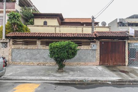 Casa para alugar com 250m², 4 quartos e 2 vagasFachada