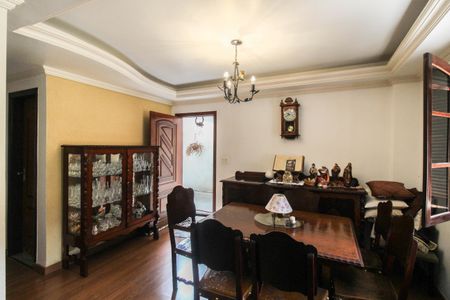 Casa para alugar com 250m², 4 quartos e 2 vagasSala