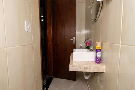 Casa à venda com 349m², 3 quartos e 3 vagas Casa à venda com 349m², 3 quartos e 3 vagasBanheiro da Garagem