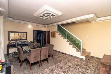 Casa à venda com 349m², 3 quartos e 3 vagas Casa à venda com 349m², 3 quartos e 3 vagasSala