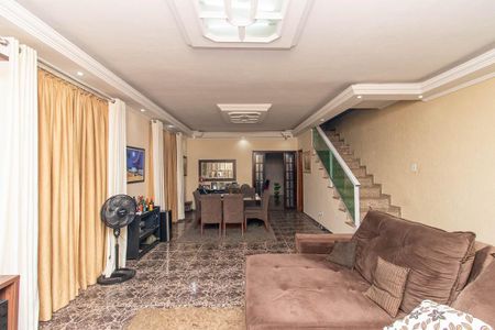 Casa à venda com 349m², 3 quartos e 3 vagas Casa à venda com 349m², 3 quartos e 3 vagasSala