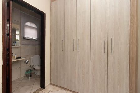 Casa à venda com 349m², 3 quartos e 3 vagas Casa à venda com 349m², 3 quartos e 3 vagasCloset da Suíte 1