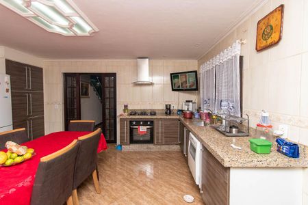 Casa à venda com 349m², 3 quartos e 3 vagas Casa à venda com 349m², 3 quartos e 3 vagasCozinha