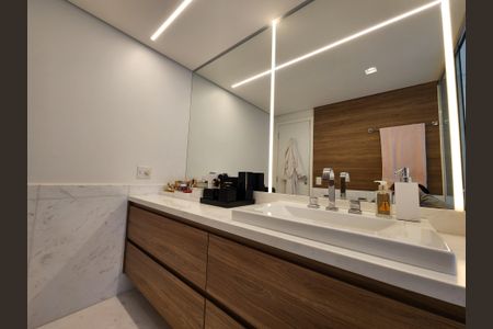 Apartamento à venda com 278m², 3 quartos e 4 vagasBanheiro da Suíte master