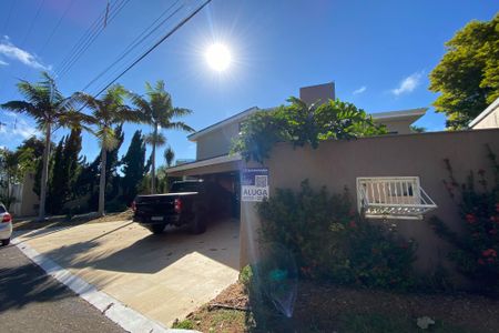 Casa de condomínio para alugar com 1000m², 5 quartos e 6 vagasFachada