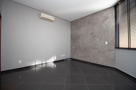 Casa de condomínio para alugar com 1000m², 5 quartos e 6 vagasSala 2