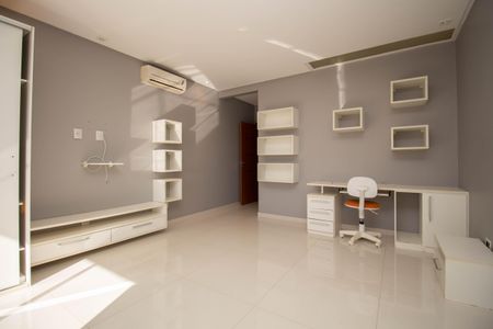 Casa de condomínio para alugar com 1000m², 5 quartos e 6 vagasSuíte 2