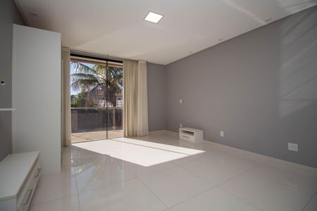 Casa de condomínio para alugar com 1000m², 5 quartos e 6 vagasSuíte 1