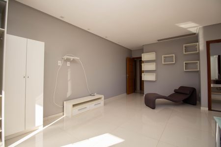 Casa de condomínio para alugar com 1000m², 5 quartos e 6 vagasSuíte 3