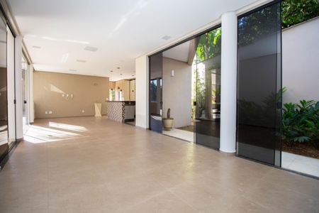 Casa de condomínio para alugar com 1000m², 5 quartos e 6 vagasChurrasqueira