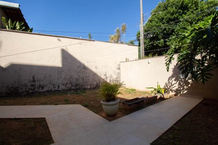 Casa de condomínio para alugar com 1000m², 5 quartos e 6 vagasQuintal