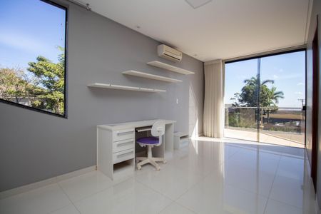 Casa de condomínio para alugar com 1000m², 5 quartos e 6 vagasSuíte 4