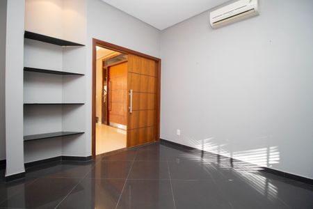 Casa de condomínio para alugar com 1000m², 5 quartos e 6 vagasSala 2