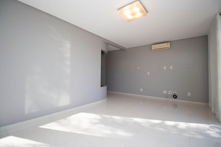 Casa de condomínio para alugar com 1000m², 5 quartos e 6 vagasSuíte 5