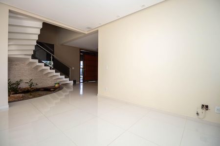 Casa de condomínio para alugar com 1000m², 5 quartos e 6 vagasSala 1