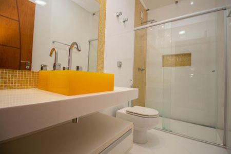 Casa de condomínio para alugar com 1000m², 5 quartos e 6 vagasBanheiro da Suíte 2